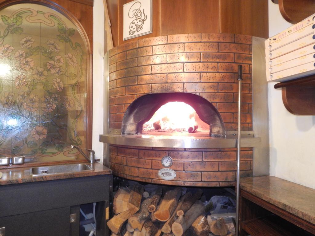 Risthotel Pizzeria Italia Godiasco エクステリア 写真